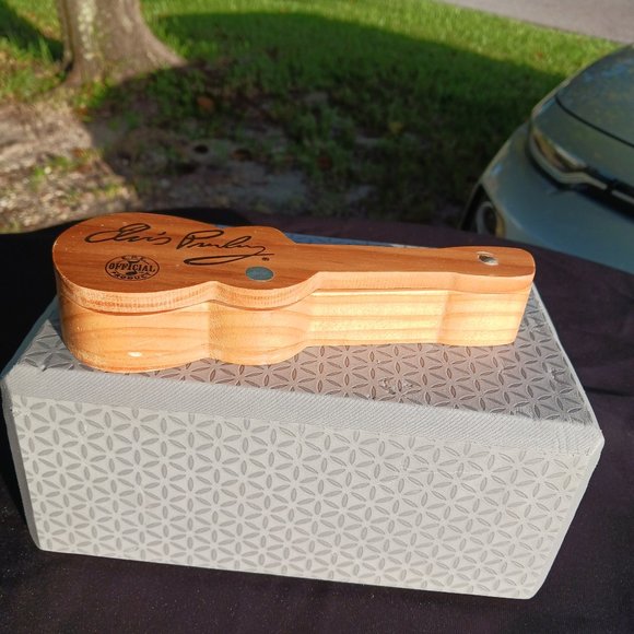 ELVIS PRESLEY PEN AND WOODEN PEN BOX HOLDER - Picture 8 of 11